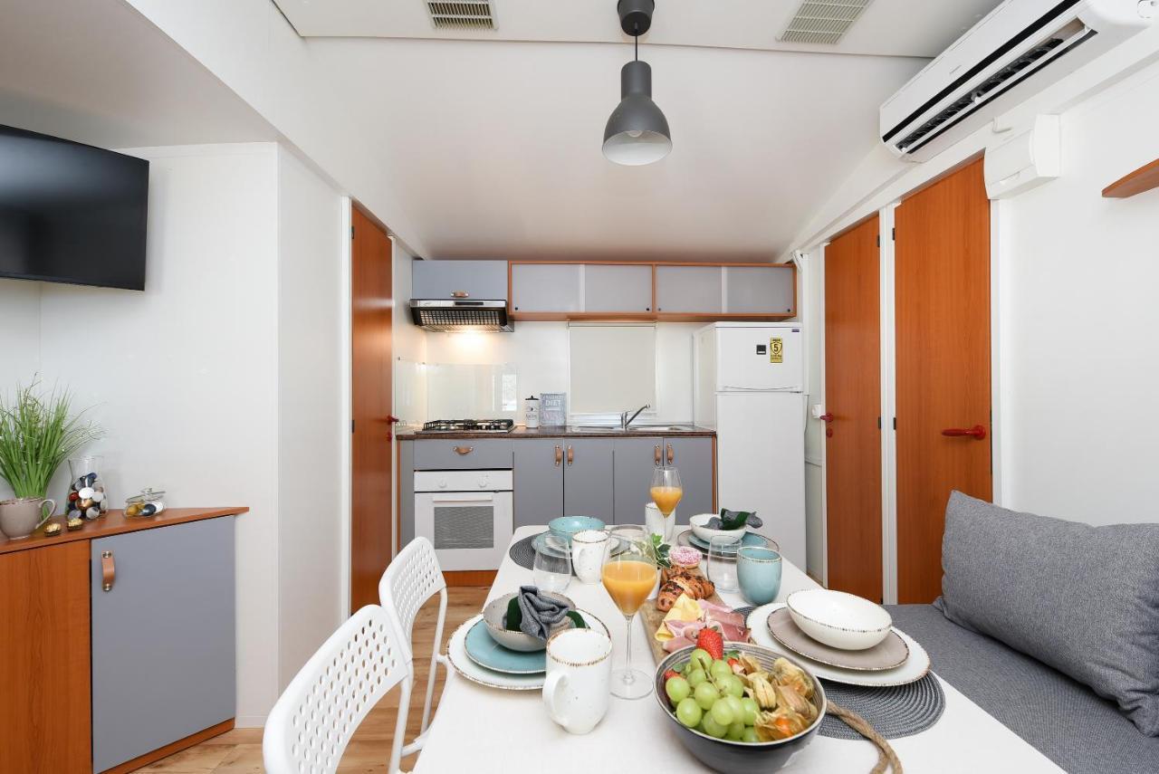 Mia Mobile Home With Jacuzzi Ždrelac Exterior foto