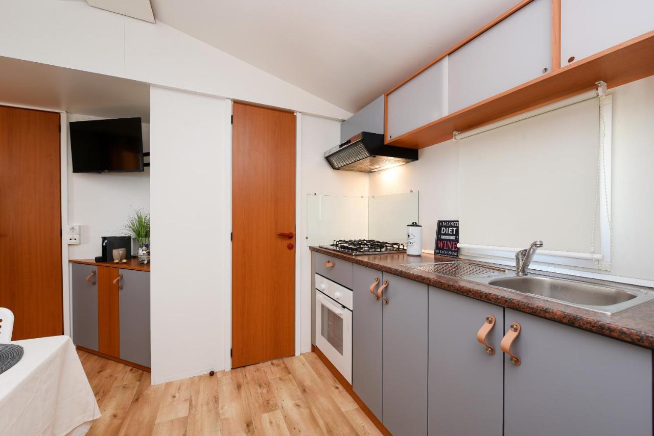 Mia Mobile Home With Jacuzzi Ždrelac Exterior foto